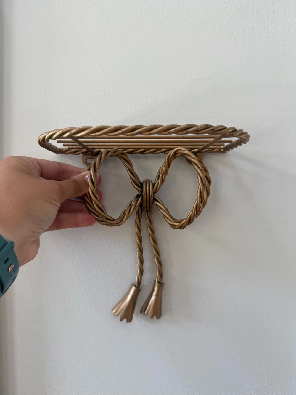 Golden rope bow mini shelf